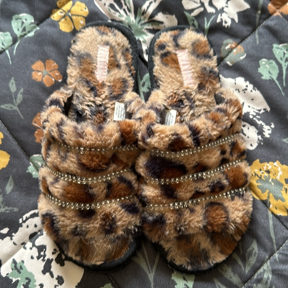9-10 Bedazzled Leopard Slippers aka Snooki Sandals